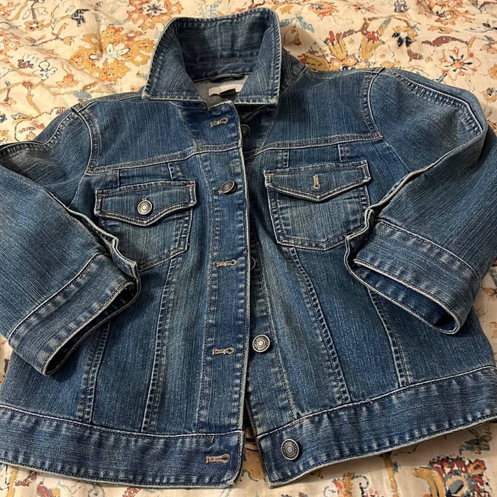 This is a short denim jacket w three quarter sleeves from Loft.